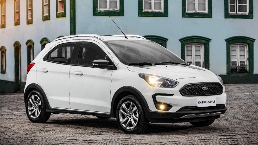 Imagem mostra carro modelo KA da empresa Ford em matéria que fala sobre o fim da produção de automóveis e fechamento de fábricas no Brasil