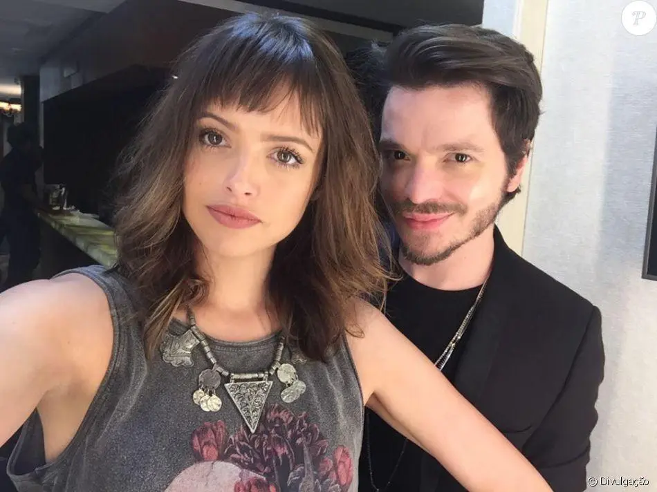 Na imagem Agatha Moreira e Tiago Parente