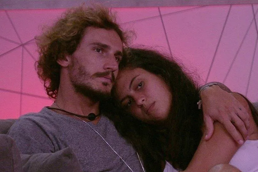 Na imagem Alan e Hana Khalil no BBB 19