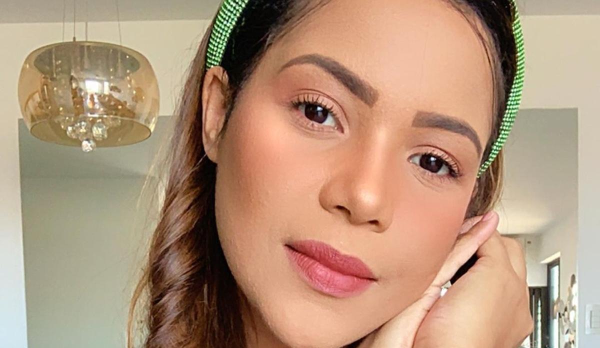 Imagem mostra a cantora gospel Amada Wanessa