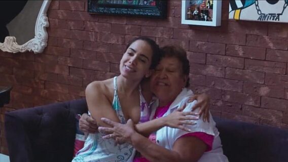 Saiba porque uma fã de 74 anos está processando Anitta