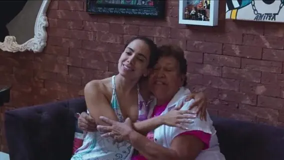 Saiba porque uma fã de 74 anos está processando Anitta