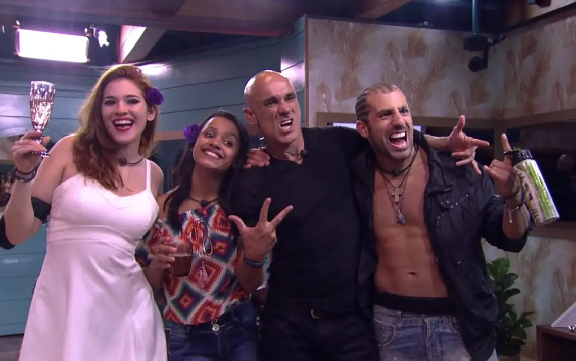 Na imagem do BBB 18 Ana Clara, Gleici, Kaysar e Papito