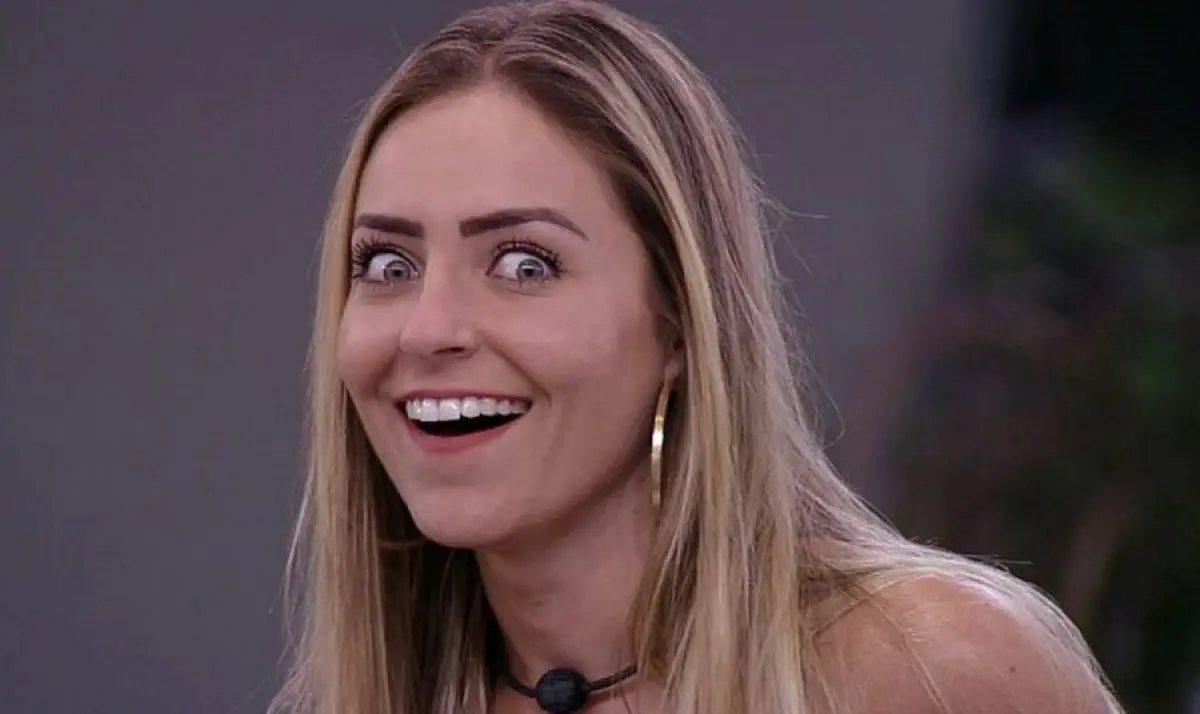 Na imagem Paula Sperling do BBB 19
