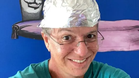 BBB21: Boninho faz piada sobre banho de Viih Tube em prova