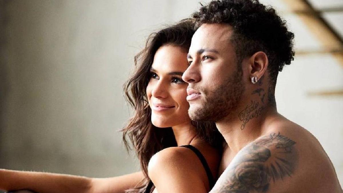 Na imagem o ex-casal Bruna Marquezine e Neymar, o shipper 'Brumar'