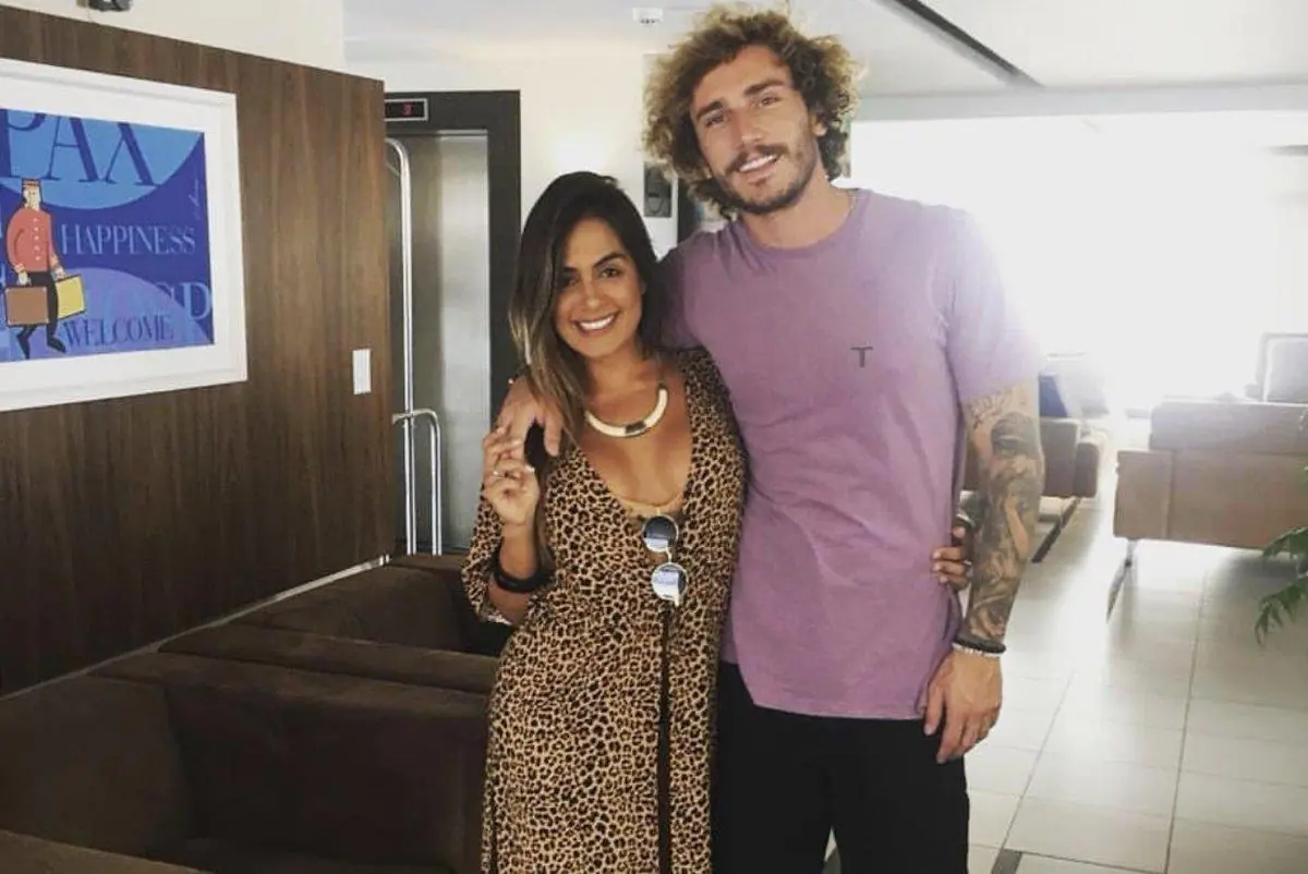 Imagem mostra Carol Peixinho e Alan Possamai do BBB 19