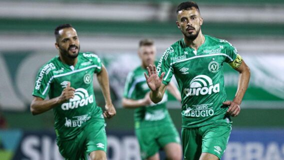 Jogos de hoje na TV: confira as partidas de futebol deste domingo (03)