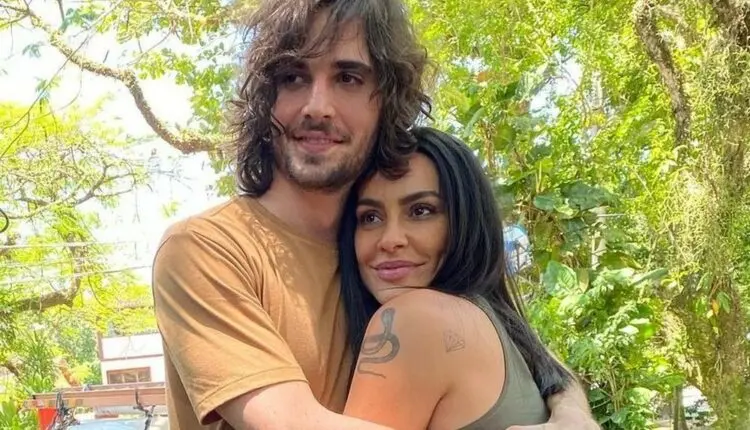 Na imagem os irmãos Cleo e Fiuk