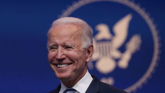 Congresso certifica a vitória de Joe Biden após ataques no congresso