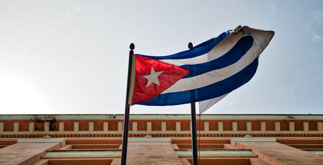 Matéria fala sobre anúncio de Cuba de usar o Bitcoin em suas estratégia econômica como altenativa para sair da crise em que se encontra