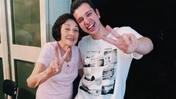 Avó de 92 anos viraliza com conselhos inusitados a neto