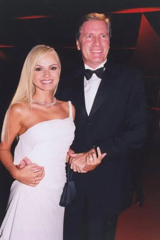 Na imagem Eliana e Roberto Justus - casais famosos