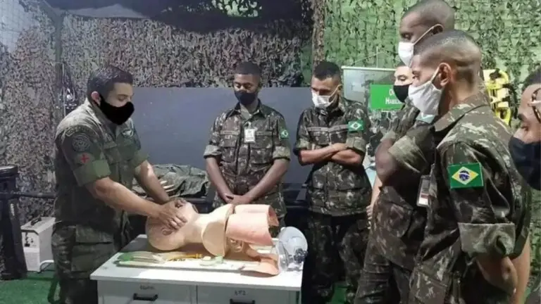 Exército usa máscara ‘fake’ e vira piada na web; veja memes