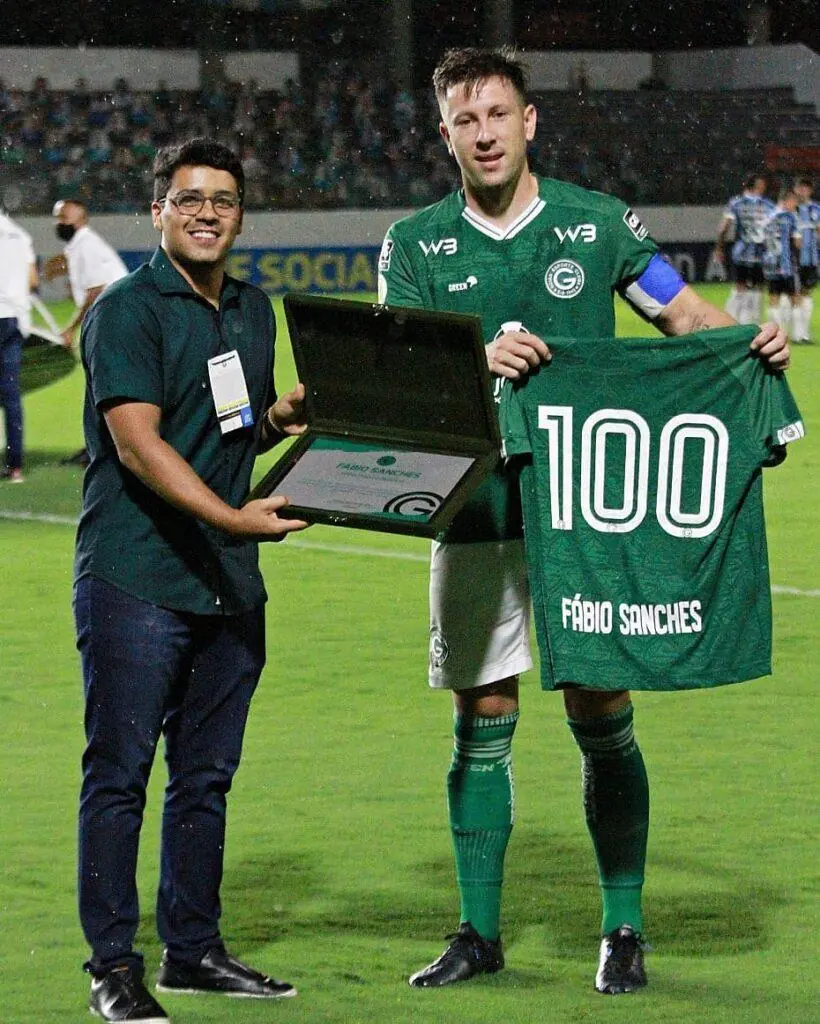 Imagem mostra zagueiro do Goiás, Fábio Sanches.