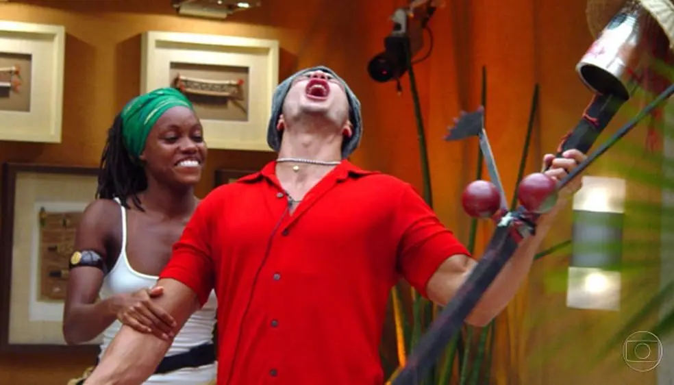 Imagem mostra a final do BBB 1 com Bambam e Vanessa