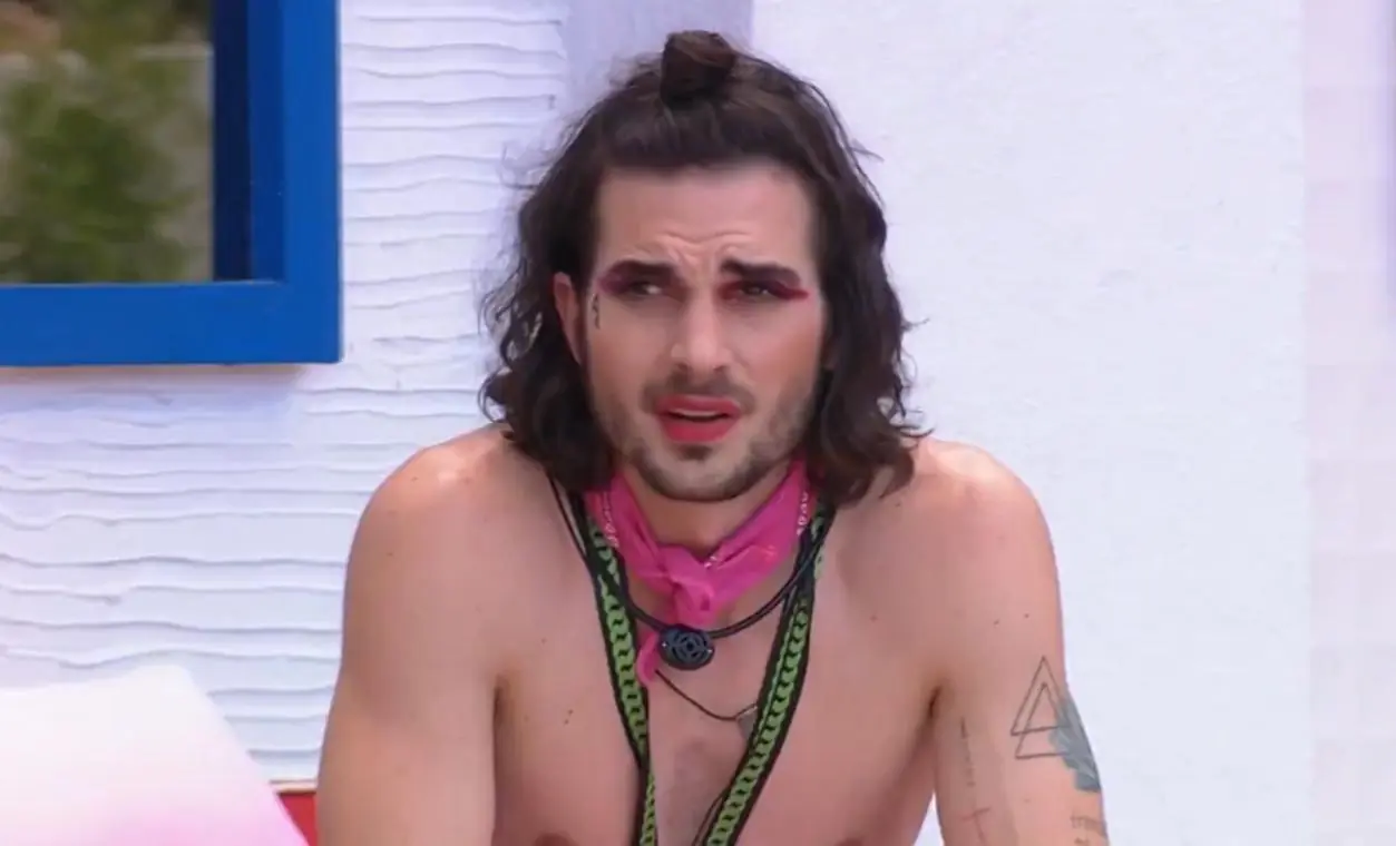 na imagem Fiuk confessa que deu 'cobra' para Kerline no BBB21