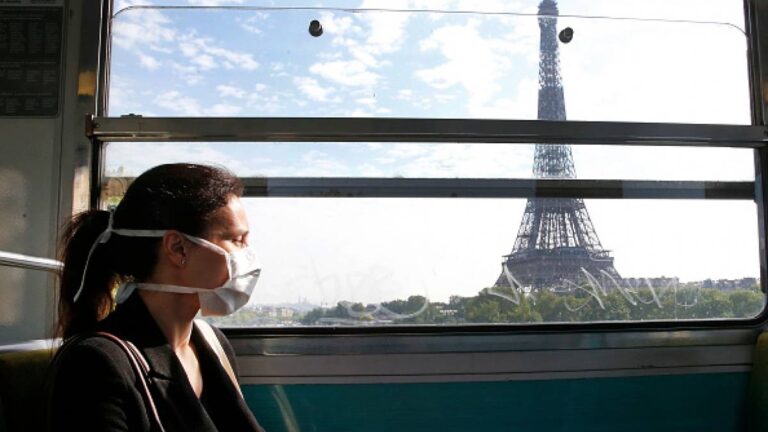 Covid-19: França anuncia toque de recolher mais apertado