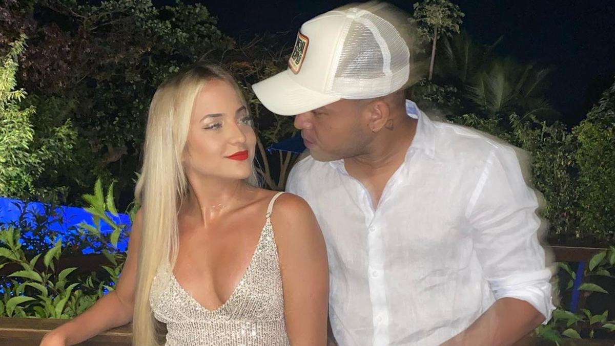 Imagem mostra a ex-BBB Gabi Martins e Tierry no ano novo