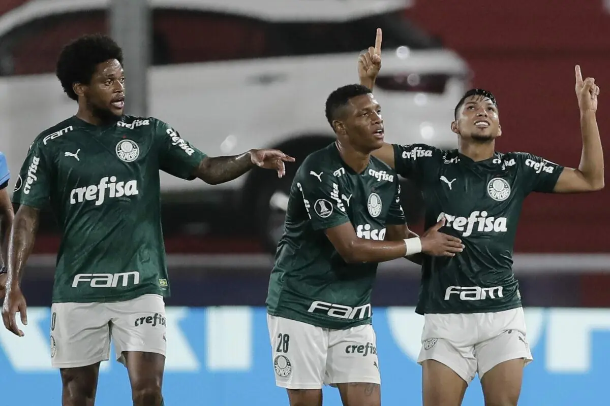 Palmeiras vence River Plate e segue invicto na Libertadores