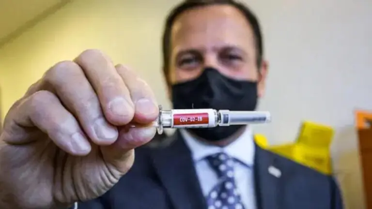 Vacinação em São Paulo será em UBSs, shoppings e terminais