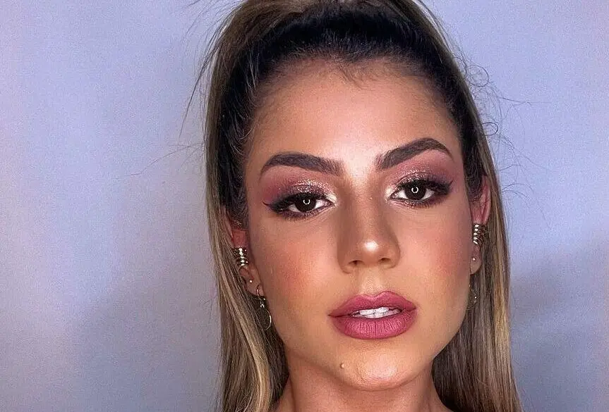 Na imagem a ex-BBB Hariany Almeida