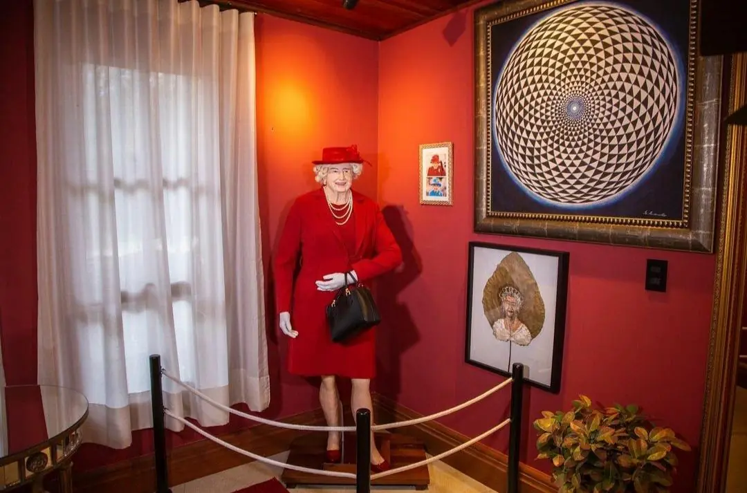 Imagem da Rainha Elizabeth criada pelo artista Arlindo Armacollo