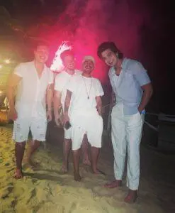Imagem de Luan Santana com amigos no ano novo(