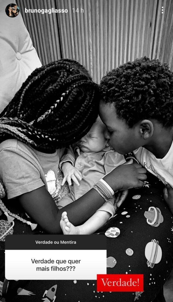 Imagem dos filhos de Bruno Gagliasso, Titi, Bless e Zyan