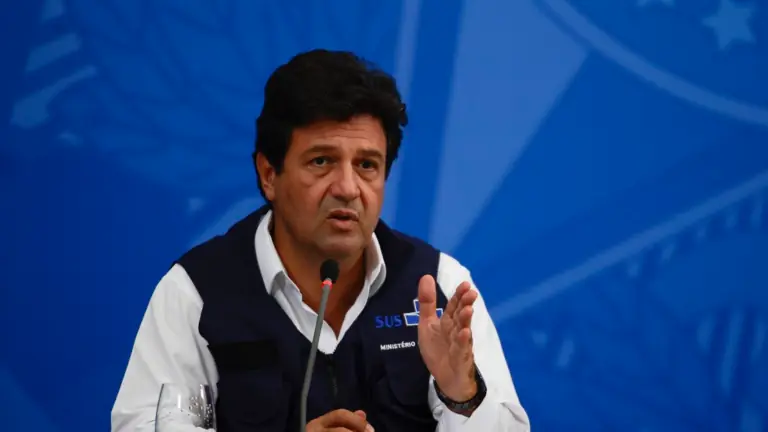 Mandetta diz ter alertado Bolsonaro sobre crise de oxigênio