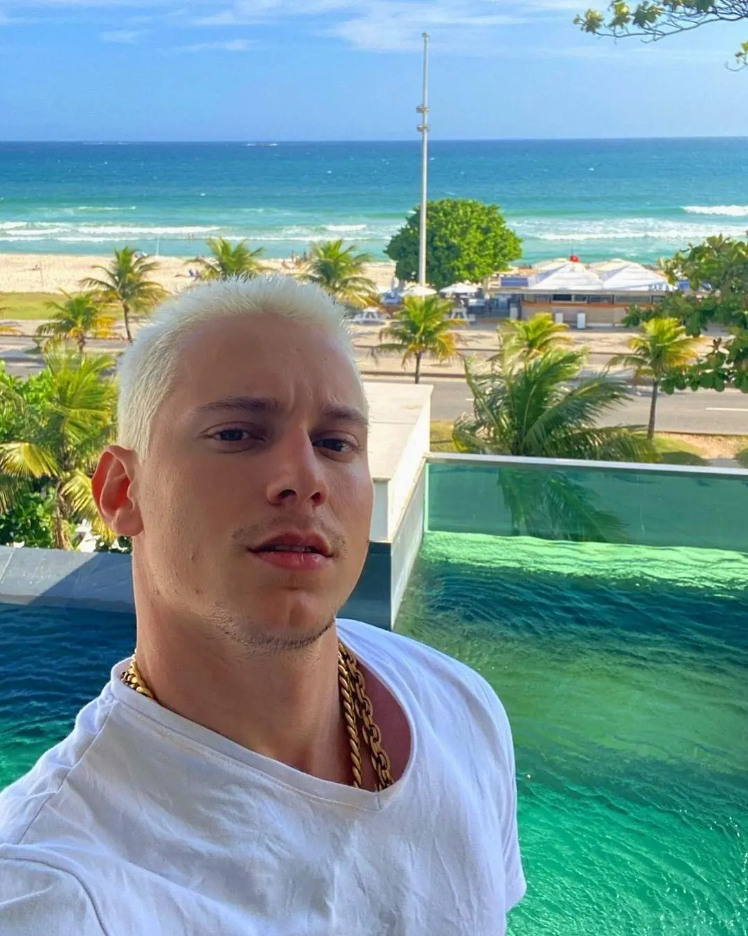 Na imagem o cantor PK