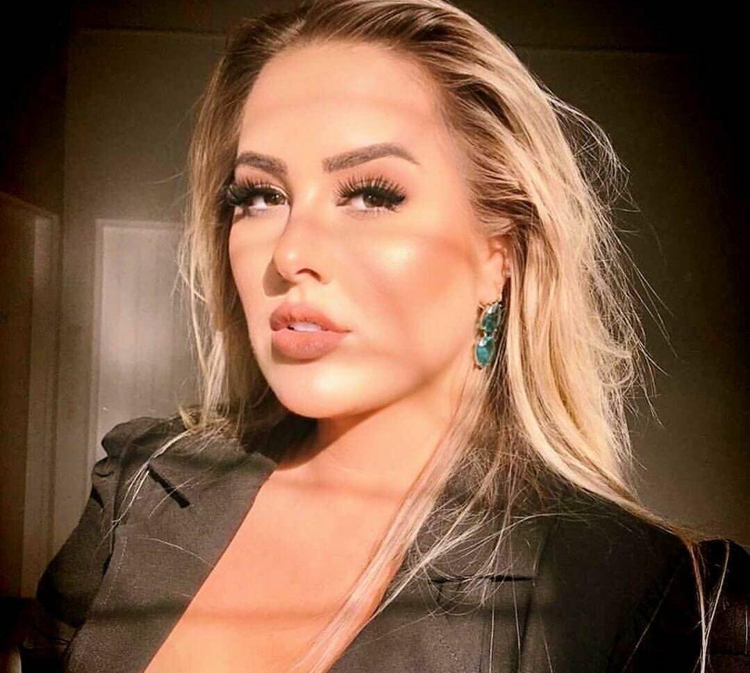 Na imagem a ex-BBB Patrícia Leitte