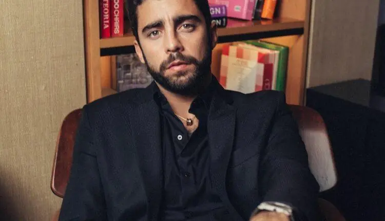 Na imagem o surfista Pedro Scooby