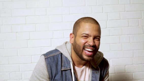 Sabia que Projota é daltônico? Entenda essa condição genética