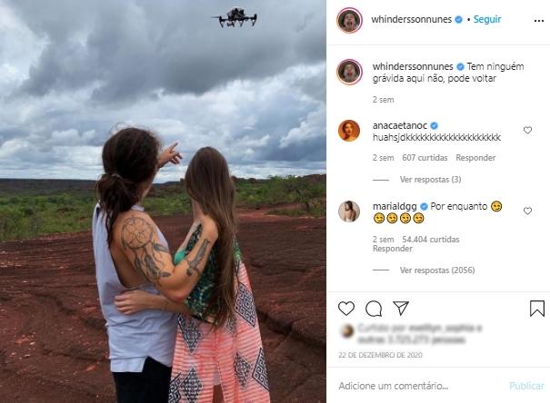 Na imagem publicação de Whindersson Nunes com a namorada, Maria Lina