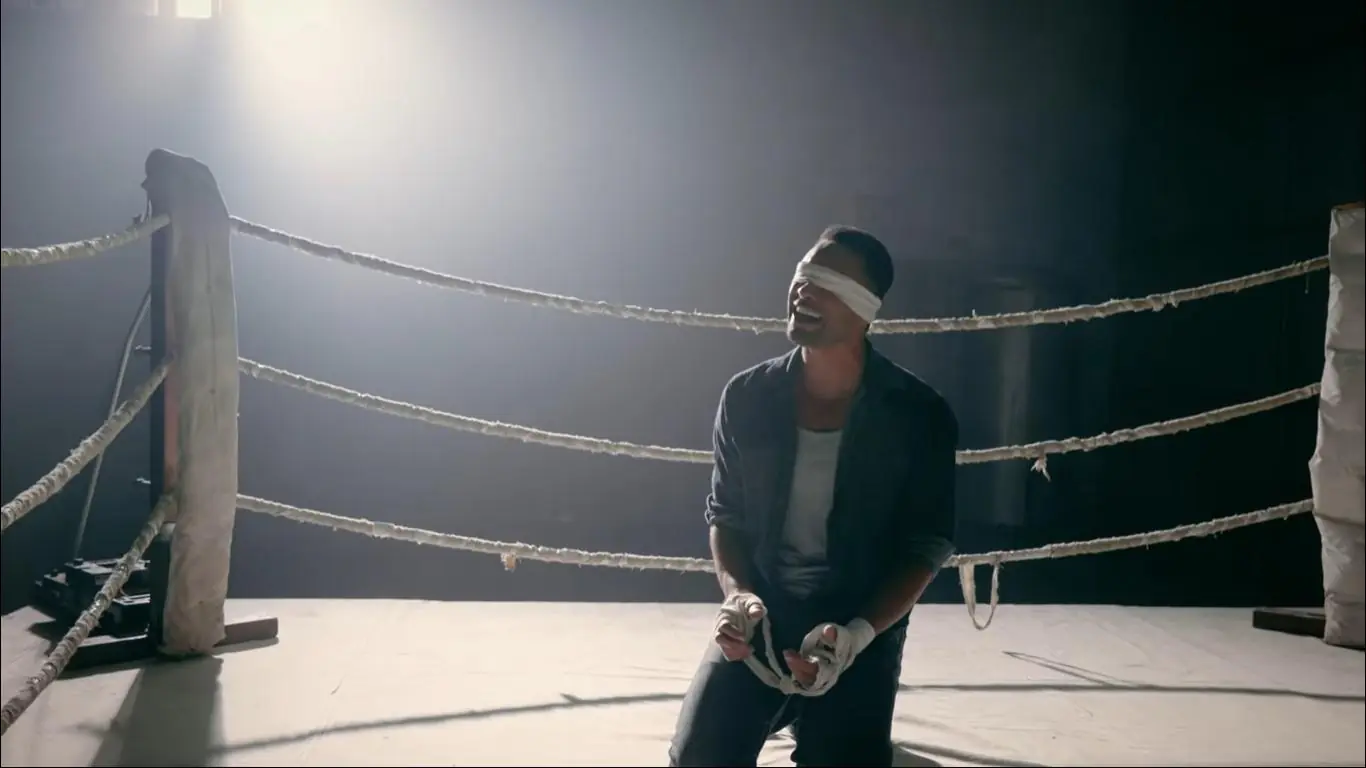 Na imagem o ator Regé-Jean Page no clipe 'Don't Wait'