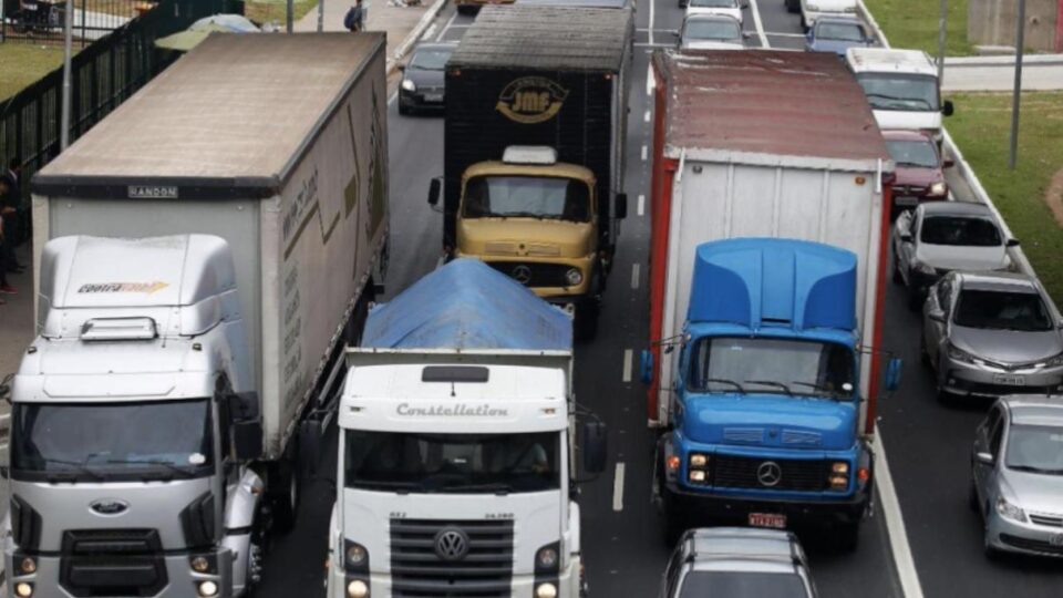 caminhoneiros planejam nova paralisação