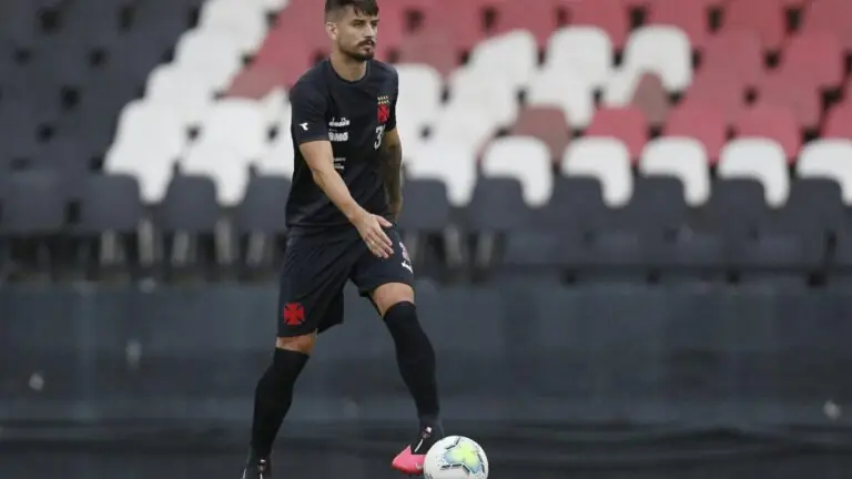 Zagueiro Ricardo Graça, do Vasco, passa por cirurgia de apendicite aguda