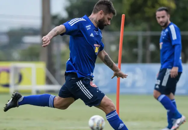 Jogos de hoje na TV: confira as partidas de futebol desta sexta (08)