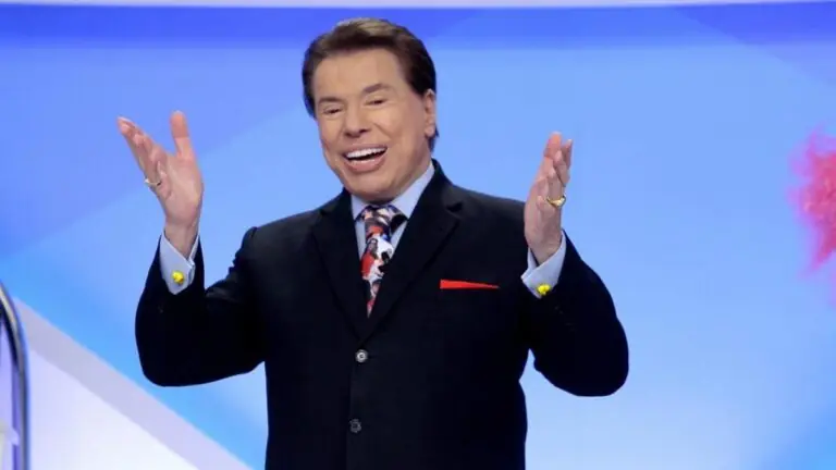 Silvio Santos muda radicalmente visual e reaparece mais jovem