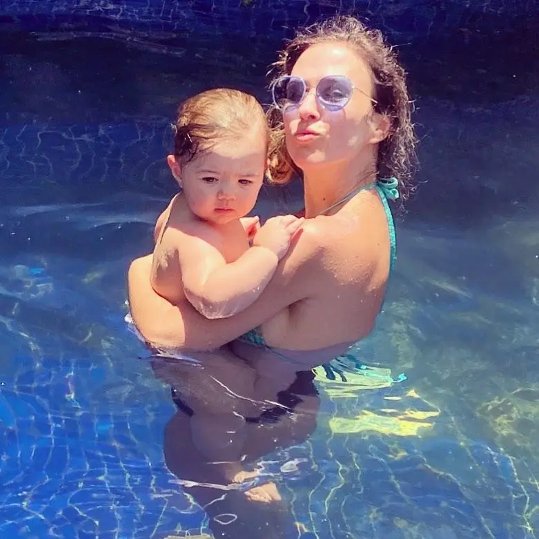 Na imagem Tatá Werneck e filha, Clara Maria