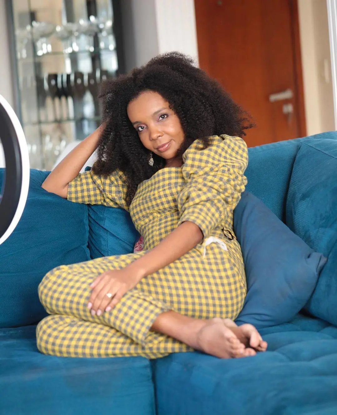 Na imagem a ex-BBB Thelma Assis