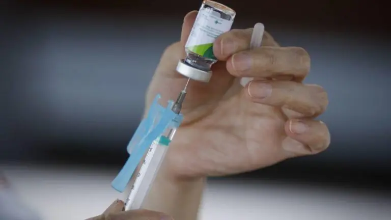 Vacinação em SP: veja os pontos de drive-thru para idosos