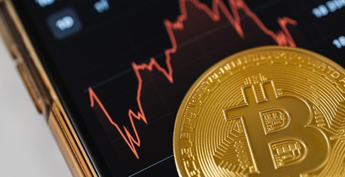 matéria sobre decisão da china de proibir mineração de bitcoin em operações financeirasdo bitcoin que encerrou em queda pelo quarto dia consecuivo