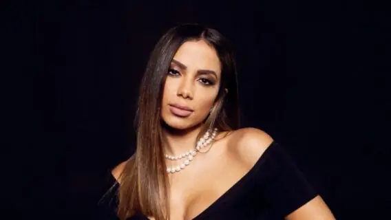 Fã idosa presente no documentário de Anitta abre processo contra a cantora