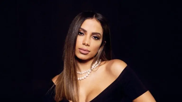 Fã idosa presente no documentário de Anitta abre processo contra a cantora