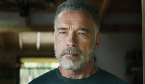 Foto do ator Arnold Schwarzenegger em matéria sobre pessoas pobres que ficaram ricas