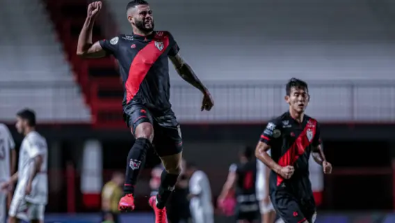 São Paulo perde para Atlético-GO por 2 a 1 e se afunda em crise