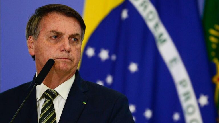 Bolsonaro quer elevar isenção do IR para R$ 3 mil até 2022
