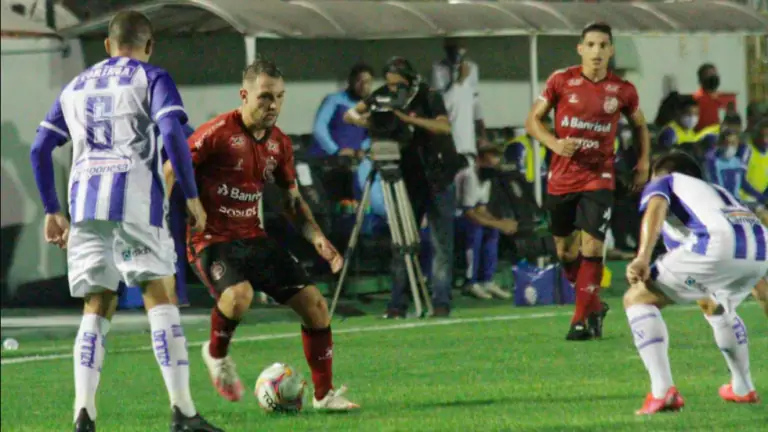 CSA x Brasil de Pelotas: onde assistir e escalações do jogo da Série B